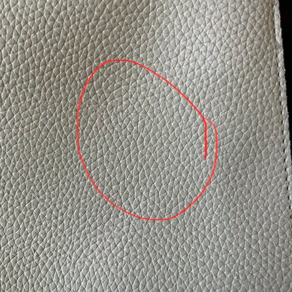 Steve Madden White Pebbled Faux Leather Crossbody Chain Strap Zip Pocket - Picture 4 of 5